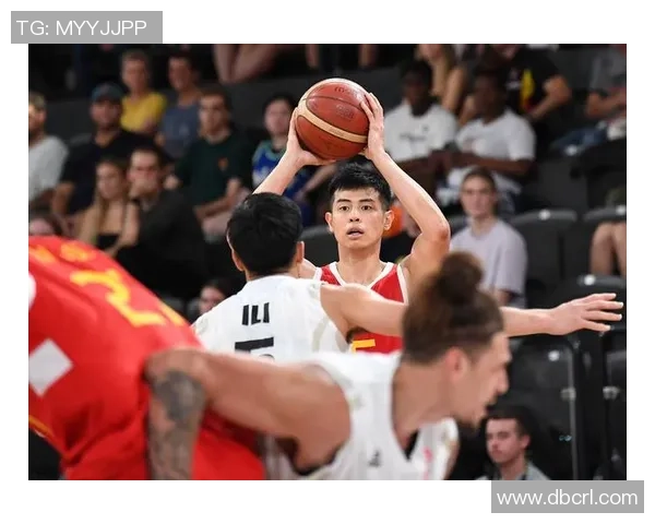 方硕在篮球赛场上的崛起与挑战：从青年才俊到职业球员的成长之路